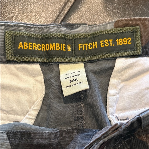 90’s Vintage Abercrombie & Fitch Men's Camo Cargo Pants - Picture 5 of 9